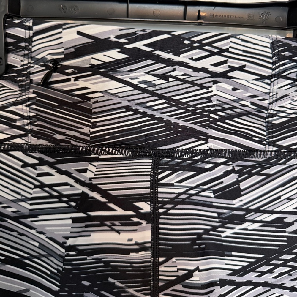 Fabletics Black and White Patterned Leggings NWT - image 5